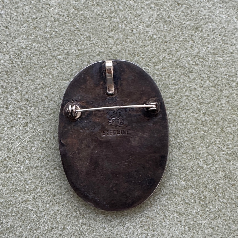 Giraffe Inlay Oval Brooch - Picture 3 of 4